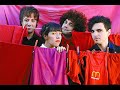 Un video hecho con imágenes y la canción Tenemos que hablar de las plantas carnívoras,  tomada de el album de Fangoria El extraño viaje revisitado. Esta canción cuenta con la colaboración del grupo de pop argentino Miranda!Este video es un trabajo por fans y para fans. No  está asociado en ninguna manera con el artista musical.