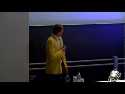 Uni - Über 500 Zuschauer waren im September 2012 beim 2. Science Slam an der Uni Mannheim dabei, um Wissenschaft mal ganz anders zu erleben. Mit seinem Vortrag übe...