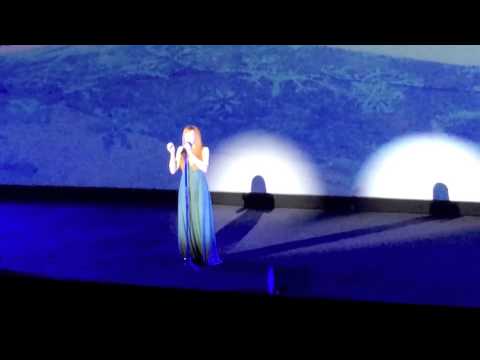 neiges - Libérée, Délivrée : Thème de La Reine des Neiges (Let it Go - Frozen) interprété par Anais Delva lors de l'avant-première au Gaumont Disney Village le 9 nove...