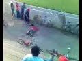 nuestro buen amigo collico nos muestra en este video la manera perfecta de caer guelto mierda un domingo en el estadio