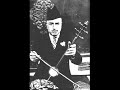 iraqimaqam.blogspot.com Iraqi Maqam المقام العراقي Taqsim Maqam 'Ushaq Salih Shummel Shmuli First Cairo Congress of Arab Music (1932) Cairo, Egypt. 78rpm recording. Improvisation on the joza (Iraqi kamancha or spike fiddle) in Maqam 'Ushaq by Salih Shummel as part of the Iraqi delegation to the First Cairo Congress of Arab Music (Le Congrès du Caire) in 1932. The Iraqi delegation led by maqam performer Muhammad al-Qubbanchi won the first place and were awarded a prize by King Fuad I. تقسيم على الجوزه من مقام العشاق من اداء صالح شميل شمولي في مؤتمر القاهره الاول للموسيقى العربيه في عام ١٩٣٢. وقد فاز الوفد العراقي برئاسه القارئ محمد القبنجي بالمركز الاول بعد استفتاء لجنه المؤتمر من الخبراء الموسيقيين العرب و الاتراك و الاوربيين و تم تكريم الوفد من قبل الملك فؤاد الاول. * صالح بن شميل بن صالح بن شمولي ولد في بغداد محله الطاطران سنه ١٨٩٠ و اخذ فن العزف على الكمان و الجوزه من نسيم بصون ، و هو عضو في جوق يوسف بتو للجالغي البغدادي. توفي خارج العراق سنه ١٩٦٠