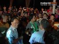 Anwar pulls off surprise walkabout at Teluk Cempedak