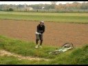 Geggi f�hrt Dirtbike