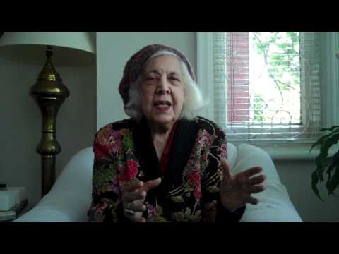 shahhindi - Tahir Shah's aunt, Amina Shah, telling a Hindi nursery rhyme she learned in her childhood, more than 85 years ago. Amina is 92 and is going strong. She is th...