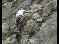 arrampicata nella gola della rocchetta presso gualdo tadino