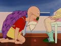 Mestro Roshi intenta mirar bajo la falda de Lanch