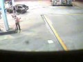 Auto narazil do čerpací stanice