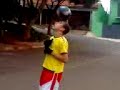 kabe�a jogando bola