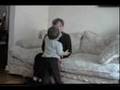 videos de Bad toddler hits mommy with cellphone