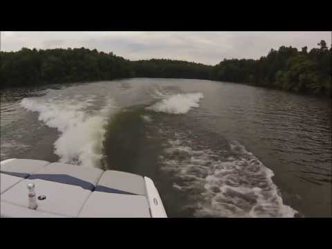 Moomba - This is a review on the brand new 2013 Moomba Mojo 2.5. This is the largest moomba, 22.5ft and has 1800lbs of ballest! This is an excellent boat without brak...