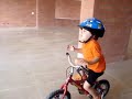 Benjamín monta en bicicleta por primera vez .wmv