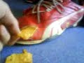 La zapatilla de Dani comiendo