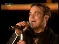 Robbie Williams falls over on stage at leeds 090906