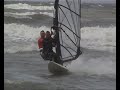 dave en benno samen op windsurfplanke met kite