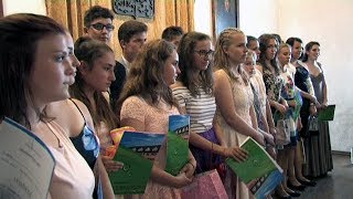 Žáci převzali svá devátá vysvědčení