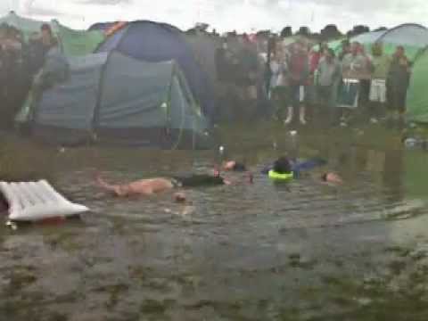 creamfields - two happy men simply going at it.