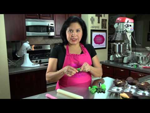 camouflaged - Subscribe Now: http://www.youtube.com/subscription_center?add_user=Cookingguide Watch More: http://www.youtube.com/Cookingguide Making camouflaged cupcakes i...