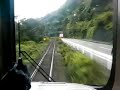 次の谷川までは県道77号線がピッタリと並行し、クルマと競争しながら西進する。右に左に車体を揺らしながら加減速を繰り返し、同県道と平面交差すると加古川線が分岐する谷川である。同線は運転本数が極端に少ないため、乗り遅れると一大事となる。とはいえ、駅前からはバス･タクシーも発着しており、代替手段はある。当駅には一部の特急が停車する。最近まで最寄にある某宗教法人本部への参拝者輸送を目的として、毎月6日に大阪～谷川間1往復の臨時快速が設定されていたが、現在は運転されていない。駅舎には「現行ルートで複線化を」の横断幕が掲げられている。これは篠山口～柏原間で鐘ヶ坂峠を貫く国道176号線沿いの新線による複線化に対する牽制の意味合いがあるのだが、現在は複線化計画そのものが全くの未定となっている。