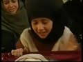 يروي الفيلمالأحداث التي جرت بعد إستشهاد الإمام الحسين بن علي بن ابي طالب ( ع ) في واقعة كربلاء يوم العاشر من محرم لعام 61 هجري.حيث أخذت اخته السيدة زينب (ع) وابنه الإمام زين العابدين (ع) مع النساء والأطفال من آل بيت النبي (ص) الذين لم يقتلوا في المعركة وسير بهم في موكب من الأحزان والآلام والسبي الى قصر ابن زياد في الكوفة ومنها الى قصر يزيد في الشام في رحلة ذاقوا خلالها صنوف التعذيب والإهانة.وفي هذا الموكب واجهت العقيلة زينب مصيرها وحكمتها طواغيت الحكام والفسق والفجور.واثبتت بصلابتها ان شهادة الإمام الحسين (ع) كانت بحق في سبيل الإصلاح في امة جده رسول الله الأعظم (ص) لتكون بحق المرأة التي حولت موكب السبي الى موكب الإباء وما يعرضه الفيلم هو جملة من الحقائق والوقائع المؤثرة.وقد أجازته نخبة من العلماء والمؤسسات الدينية الإسلامية في كل من لبنان وسوريا ومصر وإيران