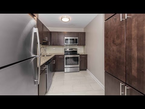 A sunny Lincoln Park 1-bedroom in a prime Clark Street location A sunny Lincoln Park 1-bedroom in a prime Clark Street location
