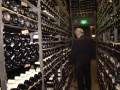 Histórico restaurante parisino subasta su colección de vinos