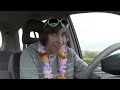 Unsere liebe Sandra hat heute ihre erste Fahrstunde. Ich habe mal eine Kamera ins Auto installiert damit ihr euch von ihrem können überzeugen könnt. Viel Spaß bei Sandras erster Fahrstunde :) Liebe Grüße, torge Bearbeitet mit Magix Deluxe 16 Premium HD Musik - www.incompetech.com. von Kevin MC Leod