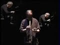 fran�ois ross� retrouve � travers sa complicit� avec michel etxekopar une libert� sans limite ou son univers savant trouve un souffle po�tique naturel loin de toutes r�f�rences. ces deux personnages ont en commun le gout de l'improvisation et le sens de l'humour.on oscille entre fou rire et �motion profonde(mondomix)un pav� dans le jazz toulouse le 10 02 2008