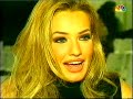 SUPERMODELS MAKE MISTAKES ON THE RUNWAY \