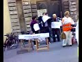 spazzini anti-immigrati a lucca