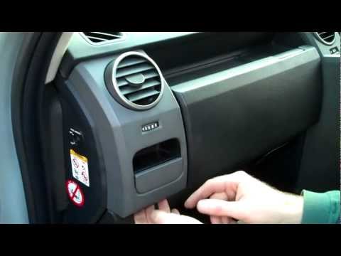 How to remove the dash end panels on Land Rover Discovery 3 /