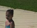 Aydan und Aybars im Schwimmbad