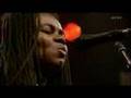 Tracy Chapman Talking About a Revolution live 