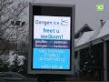Sneeuw van dak ijsbaan in Dongen gehaald