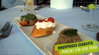 3erlei vegetarische Crostini mit Burrata und Chilli, mit Auberginencreme, Minze und Zitrone und mit mit Blattspinat und Fontina