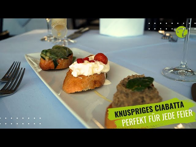 3erlei vegetarische Crostini mit Burrata und Chilli, mit Auberginencreme, Minze und Zitrone und mit mit Blattspinat und Fontina 3erlei vegetarische Crostini mit Burrata und Chilli, mit Auberginencreme, Minze und Zitrone und mit mit Blattspinat und Fontina