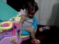 Click here to watch this video Bella, 1 ano e 1 mês, na piscina de brinquedos