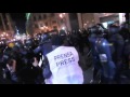 Occupy Spain Comunidad www.facebook.com Agentes del Cuerpo Nacional de Policía han cargado este viernes contra un grupo de personas en la zona centro de Madrid tras la concentración convocada para protestar por la reforma laboral aprobada por el Gobierno. Los incidentes se han registrado tras la concentración convocada por el movimiento 15M a las 20.00 horas en la Puerta del Sol bajo el lema 'En defensa de tus derechos, del empleo, de tu futuro', un acto de protesta que no estaba autorizado por la Delegación del Gobierno en Madrid.
