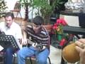 Tocando piano con la banda de la iglesia