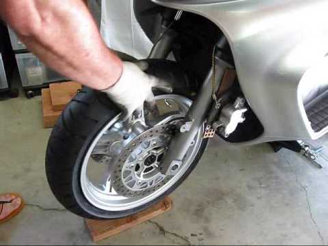 Burgman 650 – DIY – Front Wheel Removal Install