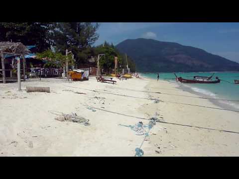A shaky walk from Viewpoint Resort to Varin 2 on Sunrise Beach in Koh Lipe, 