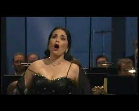Eglise Gutierrez sings Hamlet aria