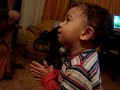 Garotinho faz sucesso no Youtube falando uma língua engraçada... http://bit.ly/1q2OX2