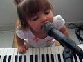 Anne canta novamente