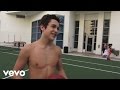 Austin Mahone - Austin Mahone Shirtless Playing Basketball