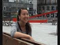 Documental que nos presenta la diversidad afectivo-sexual desde un punto de vista positivo, normalizando y desmontando prejuicios. En él se ofrecen testimonios de adolescentes lesbianas, gays y bisexuales que nos cuentan cómo vivieron ellos esa diversidad a través de una serie de preguntas sobre la realidad cotidiana: ¿cómo y cuándo te diste cuenta de que eras gay, lesbiana o bisexual?, ¿eres diferente a un heterosexual?, ¿a qué edad tuviste tu primera relación sexual?, ¿cómo salir del armario?, ¿cómo reaccionó tu entorno? Se presentan en el vídeo, igualmente, lesbianas, gays y bisexuales de la historia, de las artes, la literatura, el cine y la televisión con la intención de demostrar que estas personas han formado y forman parte de la historia de todas las culturas y que están presentes en nuestra sociedad, enriqueciéndola y conviviendo con el resto de la población. De esta forma se aportan los tan necesarios referentes positivos a los adolescentes LGTB y se desmontan estereotipos en el conjunto del alumnado. En este documental pueden encontrarse numerosos temas de interés que pueden dar lugar a debates y comentarios en el grupo: Homofobia, Matrimonio entre personas del mismo sexo, situación legal de la población LGTB en el mundo, Día del Orgullo LGTB. Es importante destacar que incluye también el testimonio de una madre que comenta las reacciones y estados de ánimo que mostró al enterarse de que tenía un hijo gay. Esta entrevista aporta una experiencia valiosísima para <b>...</b>