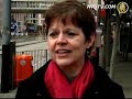 中国网络活动人士为谷歌叫好ntdtv.com 【新唐人2010年1月13日讯】在世界最大的网络搜索引擎公司谷歌（Google）因不满中共当局的监控审查制度，以及骇客入侵人权人士邮件信箱，宣布考虑撤出中国市场后，星期三（1月13日）一些谷歌的支持者前往谷歌位于北京的总部办公室送花，期盼谷歌的做法将对为进入中国广大市场而妥协的各企业发挥当头棒喝的效果。 其他推荐: 《神韵》2010全球巡回演出www.ShenYunPerformingArts.org New Tang Dynaty Television english.ntdtv.com 中国甲流疫情报告只是冰山一角http