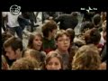 Ecco il video di Chi l'ha Visto che mostra l'aggressione fascista di Blocco Studentesco agli studenti medi. In seguito a numerosi episodi di questo tipo i compagni della Sapienza sono intervenuti per riportare la legalità antifascista nella piazza.I militanti di casapound hanno tentato un assalto alla sede RAI per protestare contro la messa in onda di questo e di altri video.Le immagini della provocazione fascista si commentano da sole. Ne seguiranno probabilmente altre che sto raccogliendo.Cancellerò i commenti fascisti a questo video, non vedo perchè dovrei dare voce a chi carica i ragazzini nelle piazze ed ai loro fiancheggiatori