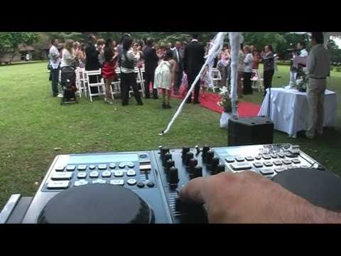 Disc Jockey - http://www.prosudamericana.com/Deejay.htm Sonido en evento al aire libre con unidad de Potencia American Pro APX II-1200 4 bafles inyectados SKP y ZKX ambos ...
