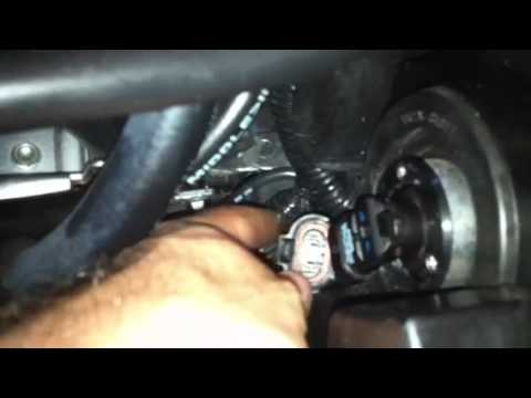 Replacing the bulb in a Mazda 3 2010 headlight