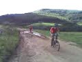 murilinho caindo de bike fazeno trilha!!!